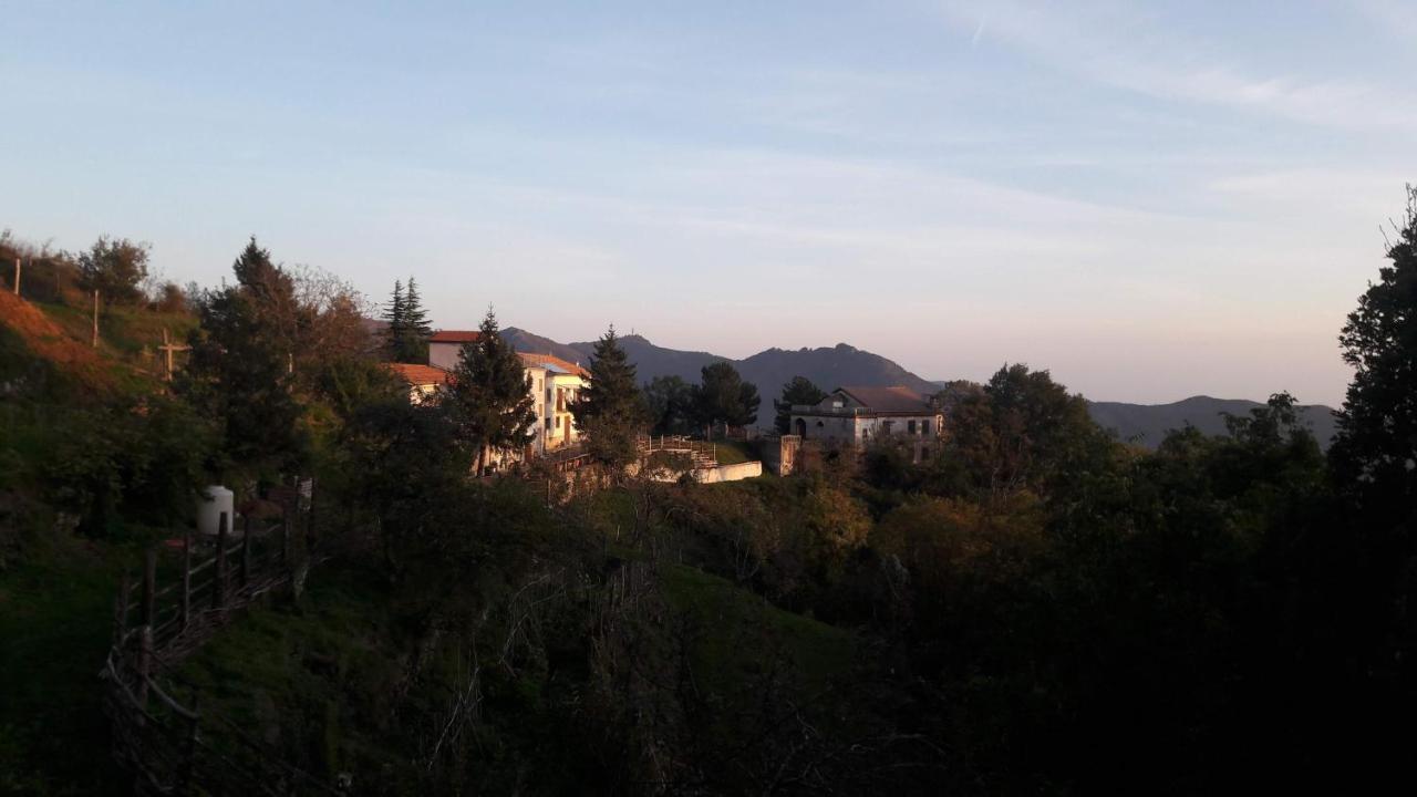 Bed And Breakfast Humus Sapiens Castiglione Chiavarese Eksteriør bilde